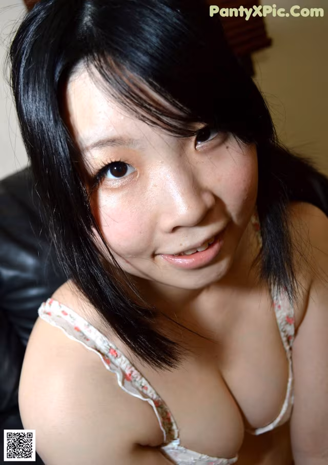 Aono Miyamae - Luxary Squeezing Butt